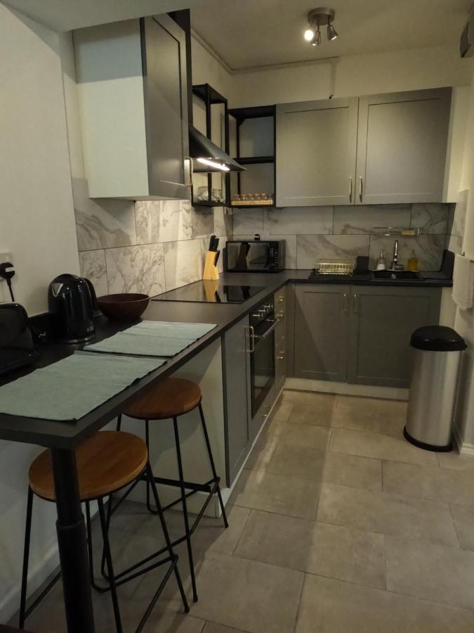 Studio Apartment In Кью Экстерьер фото