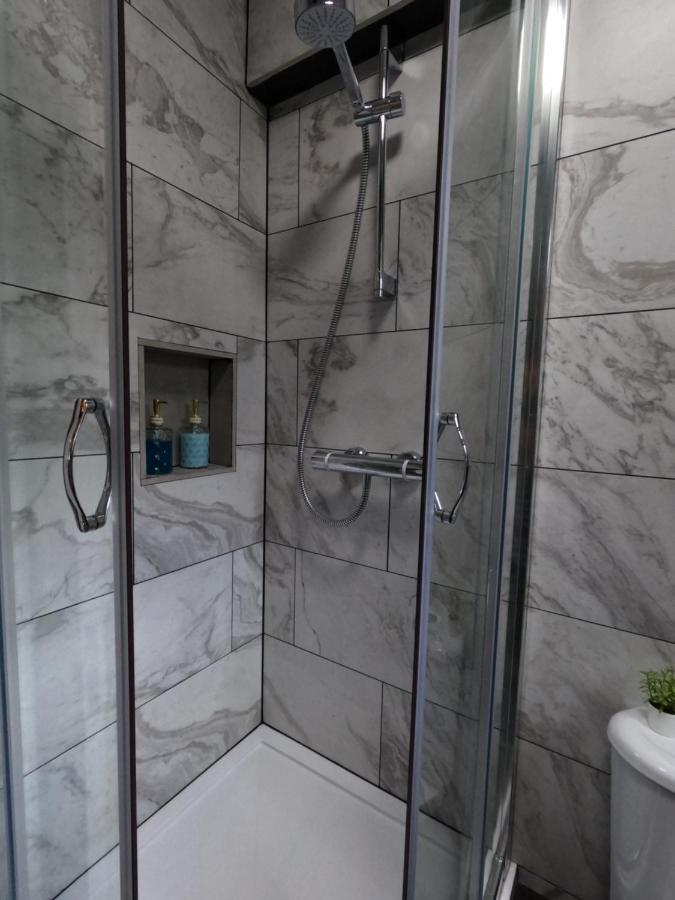 Studio Apartment In Кью Экстерьер фото