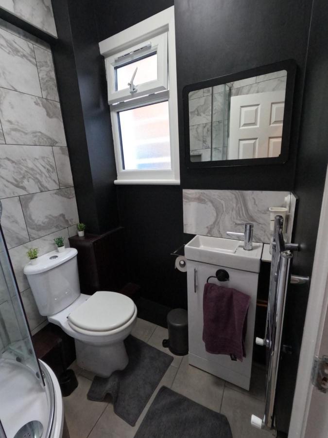 Studio Apartment In Кью Экстерьер фото
