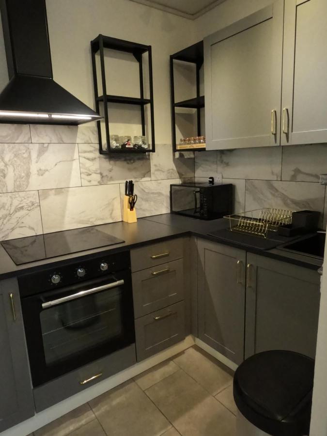 Studio Apartment In Кью Экстерьер фото